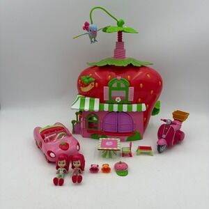 Strawberry Shortcake Twirly Bird Berry Cafe Playset Car Scooter Dolls Accessory